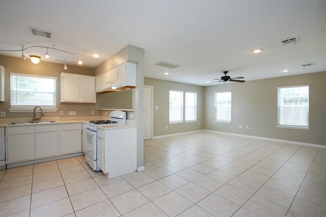 Foto del edificio - 9038 McGallion Rd