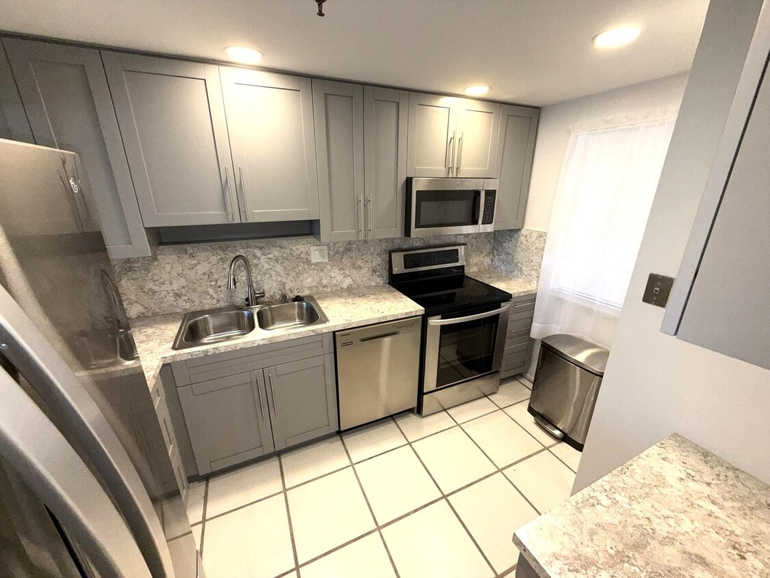 Foto principal - 2788 Tennis Club Dr