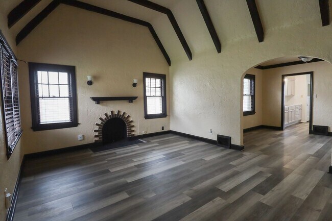 Foto del edificio - 3 Bedroom 1 Bath Near Downtown Tulsa!