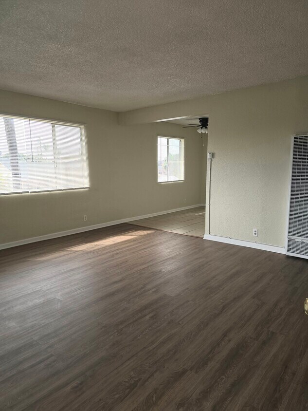 Foto principal - 11112 S New Hampshire Ave