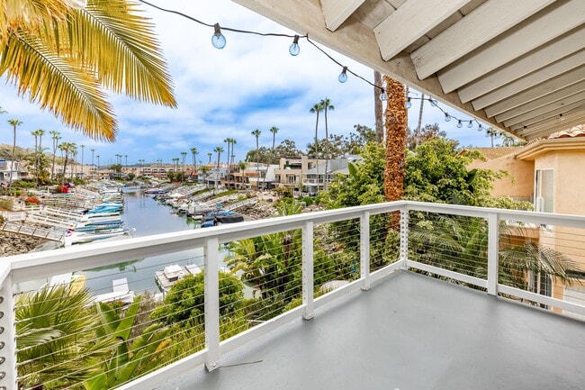 Building Photo - 4585 Cove Dr