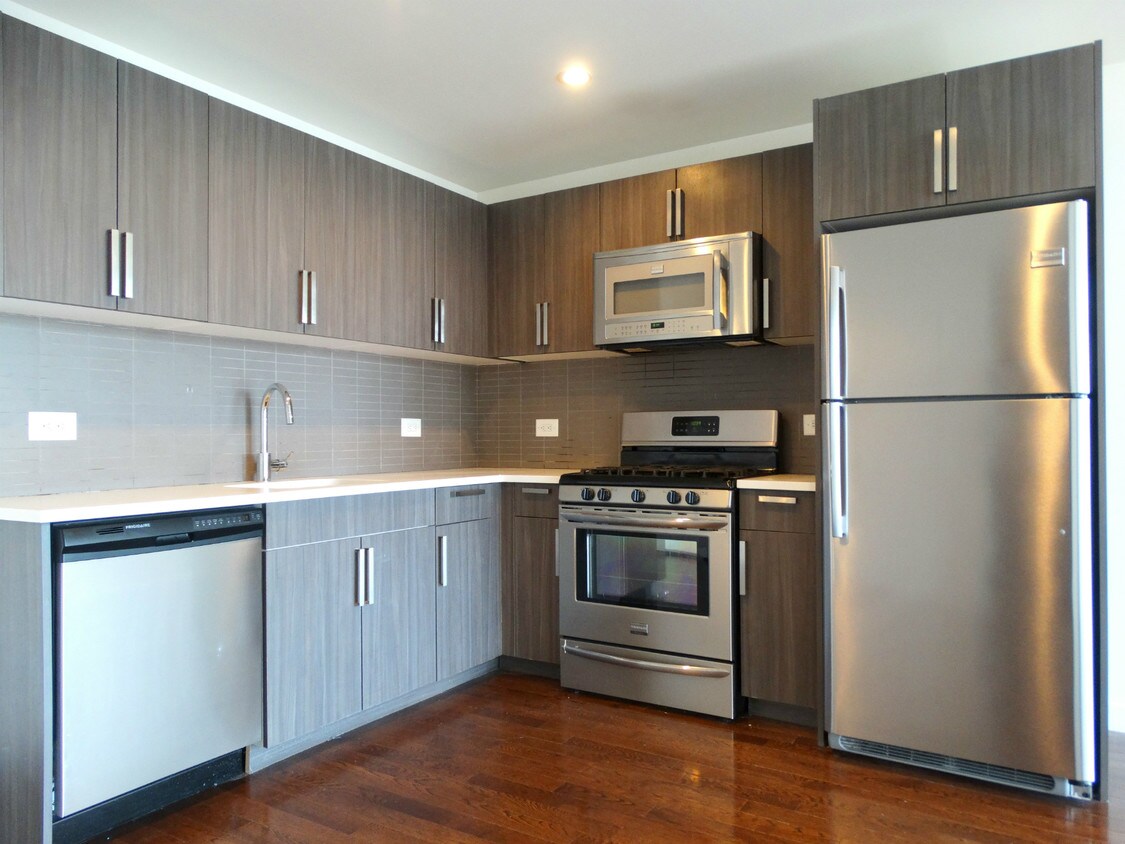 Primary Photo - 1215 Broadway