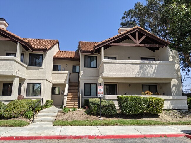 Building Photo - 8315 Vineyard Ave
