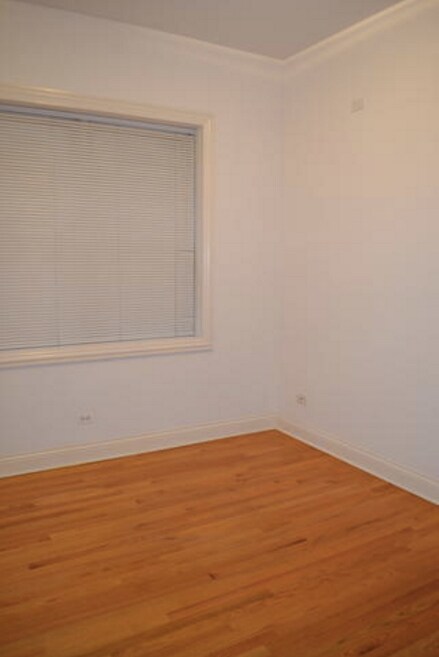 Building Photo - 3838 N Clark St