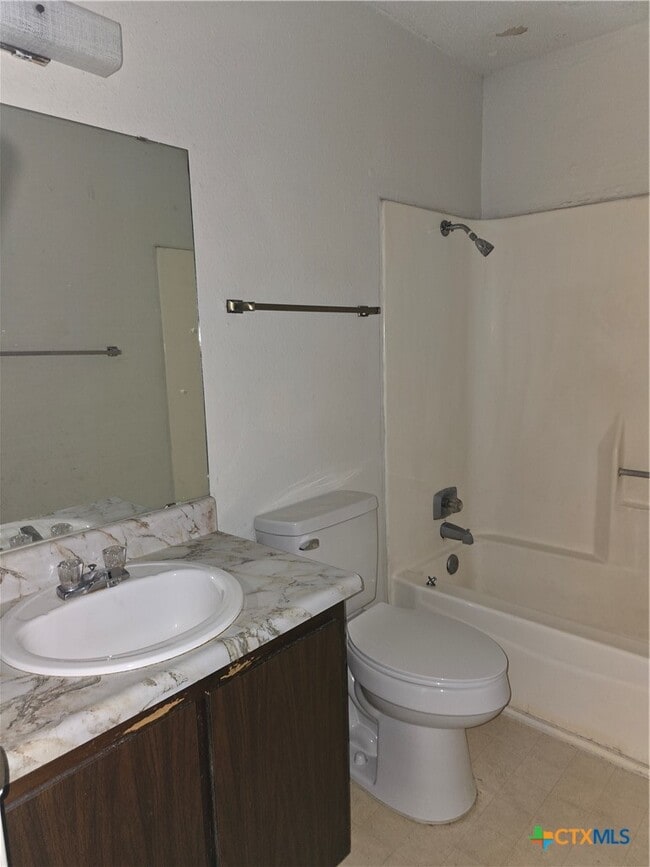 Building Photo - 209 Oak Trail Dr