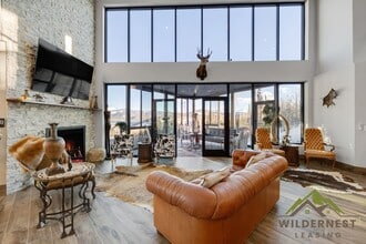 Building Photo - 332 Lake View Dr