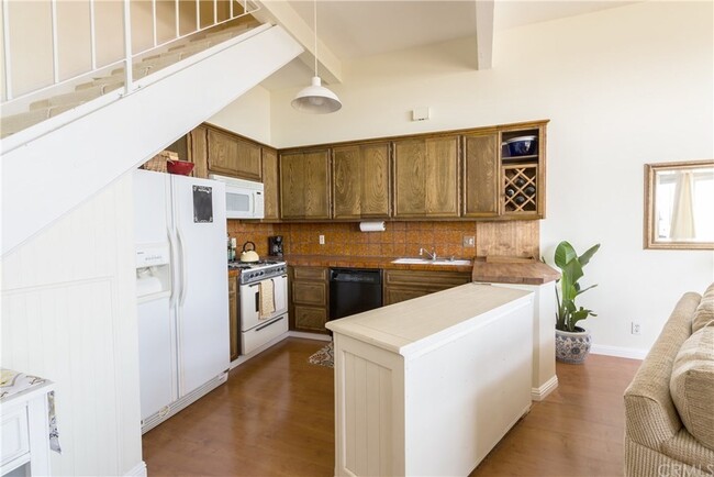 Building Photo - 409 W Elberon Ave, unit 2