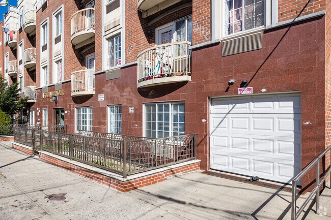 Building Photo - 3727 107th St