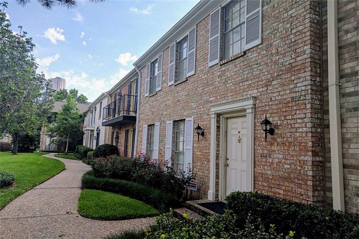 Primary Photo - 2323 Augusta Dr