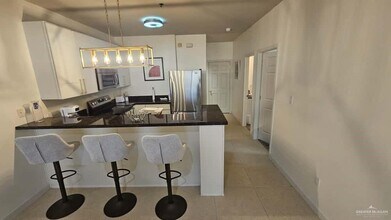 Building Photo - 17 Travis St