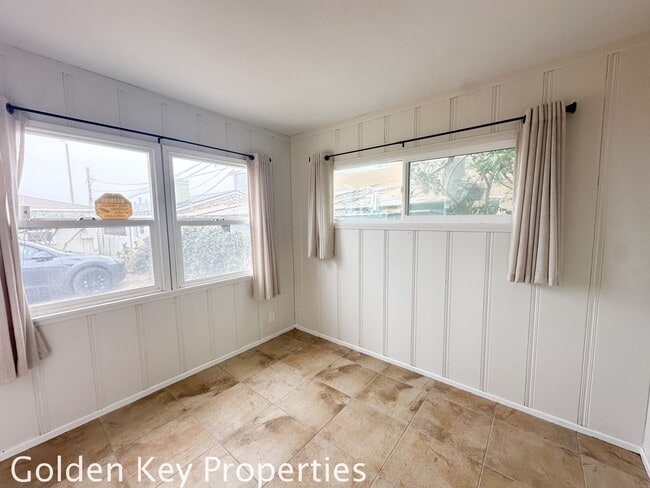 Building Photo - Single-level ADU on the beach - ALL UTILIT...