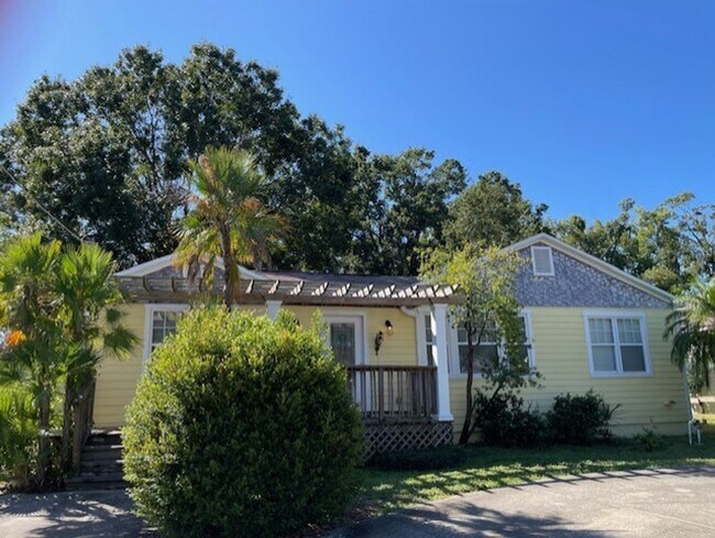Building Photo - Tampa Riverside Heights Beautiful Bungalow...