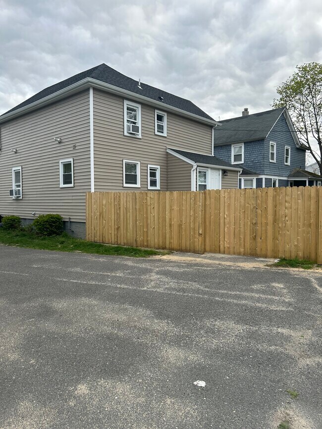 17 Haab Ave, Babylon, NY 11702 House Rental in Babylon, NY