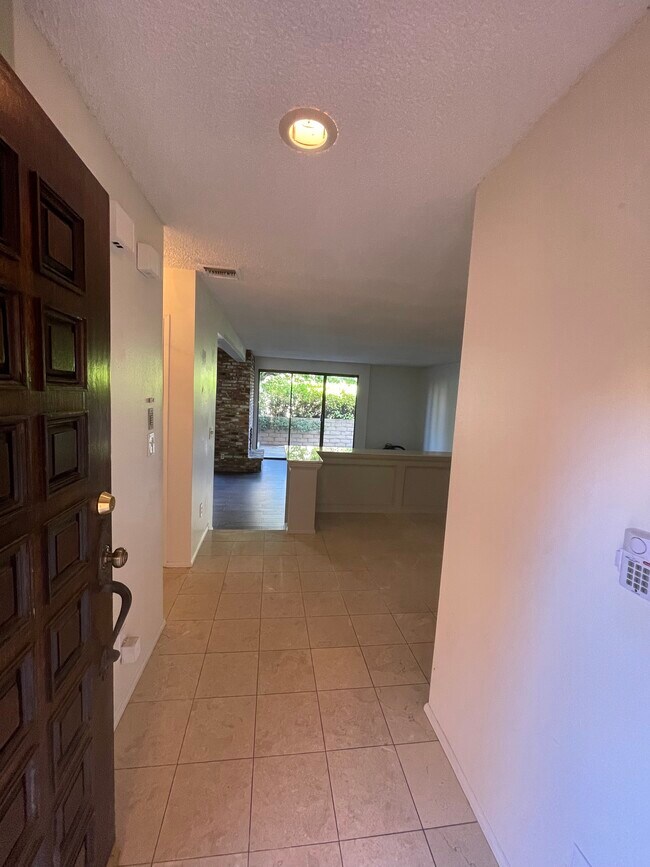 Foto del edificio - 5243 Yarmouth Ave