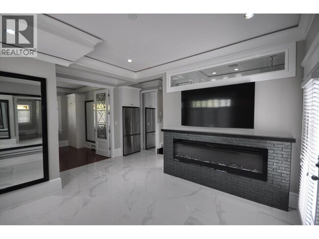 Building Photo - 7505 Kingsway