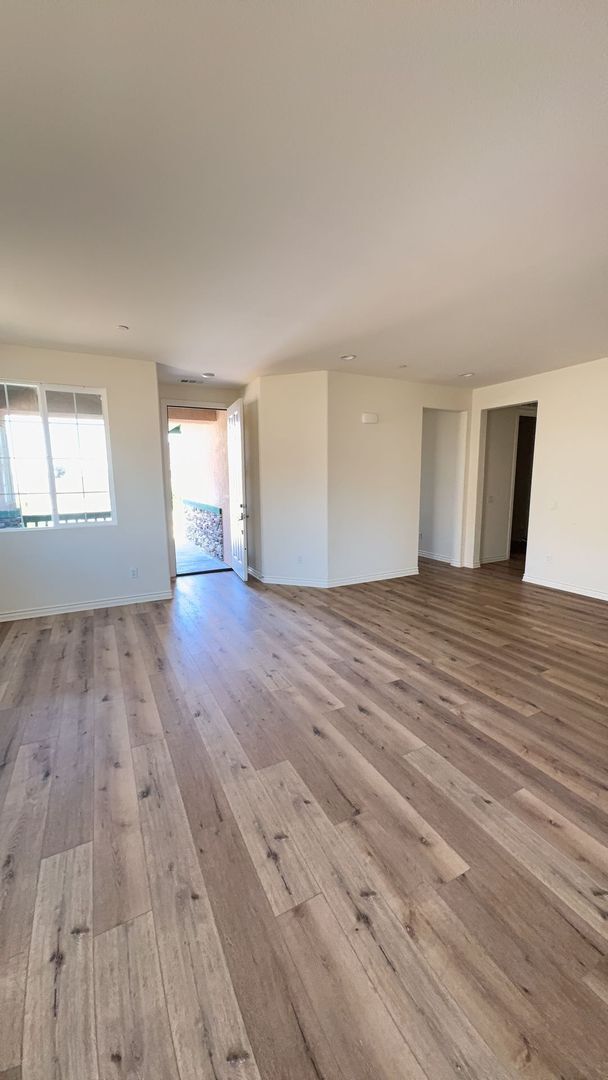 Foto del edificio - 3 BEDROOM VICTORVILLE HOME