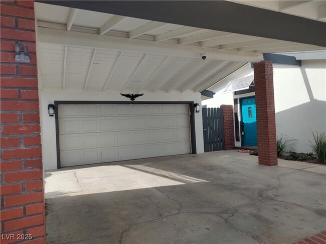 Building Photo - 3221 Sombrero Cir
