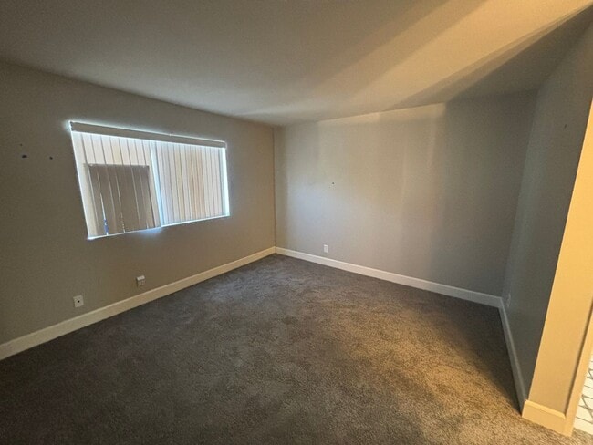 Building Photo - 2 Bedroom Condo for Rent in Canyon Country!