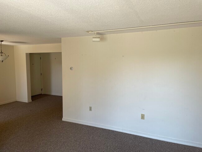 Building Photo - 818 State St