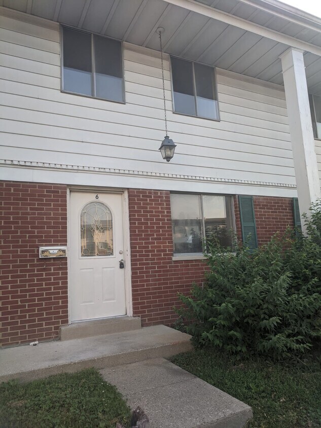 1549 Meredith Dr, Cincinnati, OH 45231 Townhome Rentals in Cincinnati