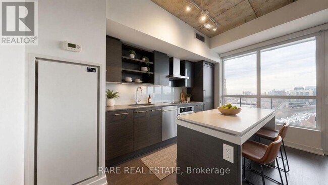 Photo du bâtiment - 1030 King St W