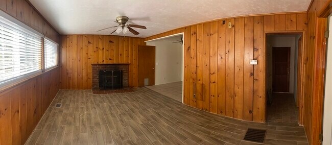 Building Photo - Beautiful Pet Friendly Home
