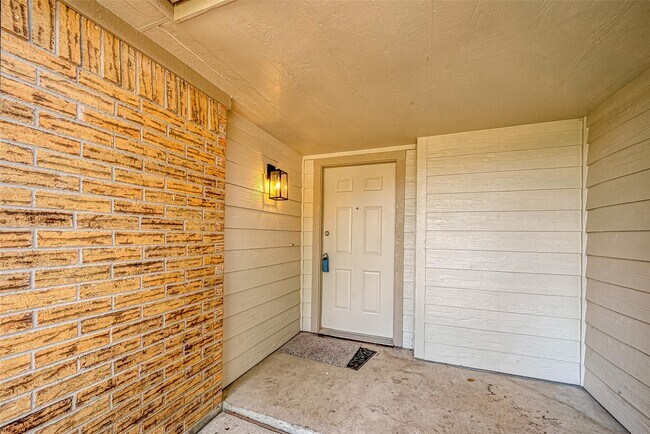 Building Photo - 6623 Stonechase