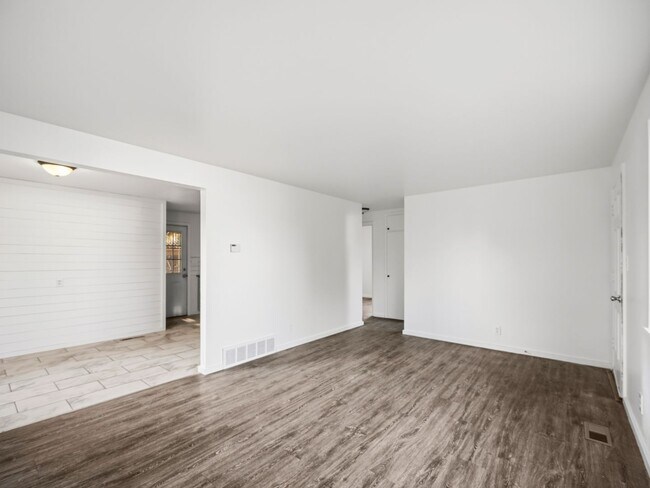Foto del edificio - 6011 N Braeburn Dr