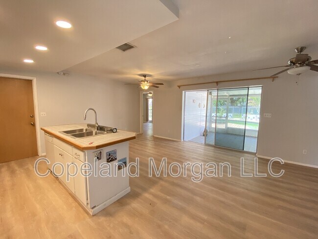 Building Photo - 1020 Orangeview Dr