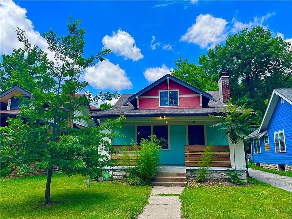 Foto principal - Charming, Updated 3-bedroom 2-bath home!!