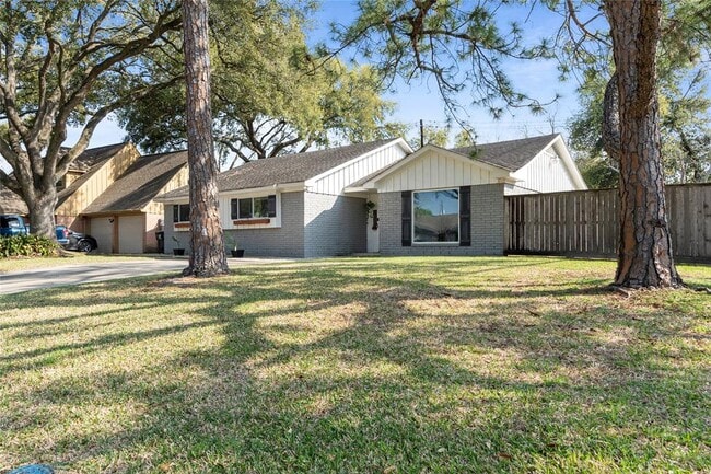 Foto del edificio - 9655 Meadowland Dr