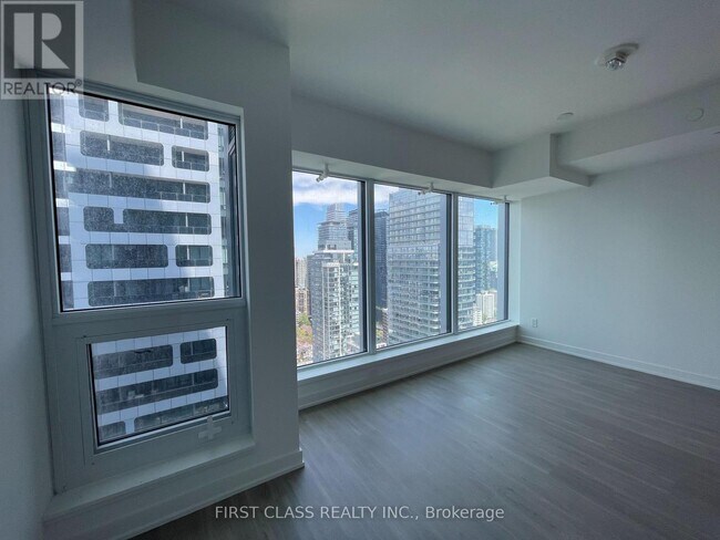 Building Photo - 8-4108 Wellesley St W