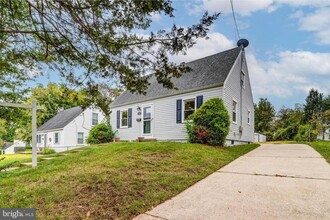 Building Photo - 2425 Fort Dr