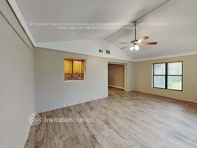 Building Photo - 5206 Tangerine Ave