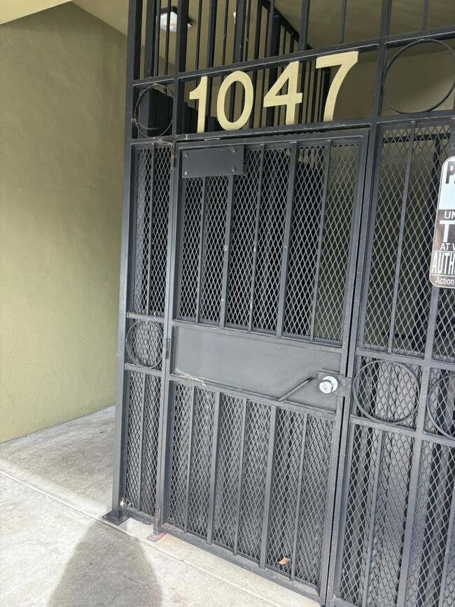 Building Photo - 1047 El Camino Real