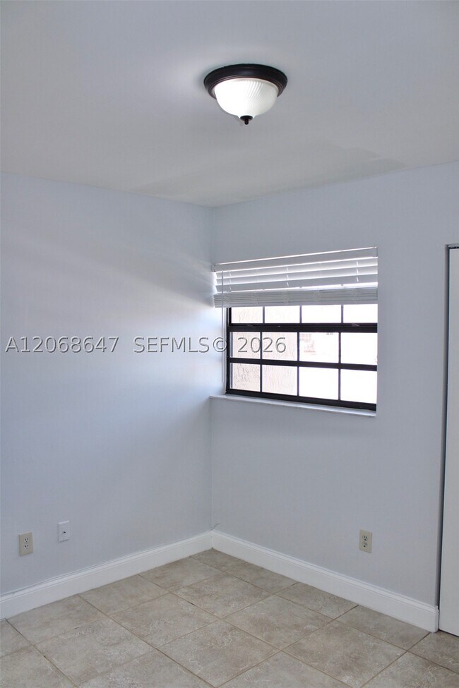 Building Photo - 2728 W 74th St