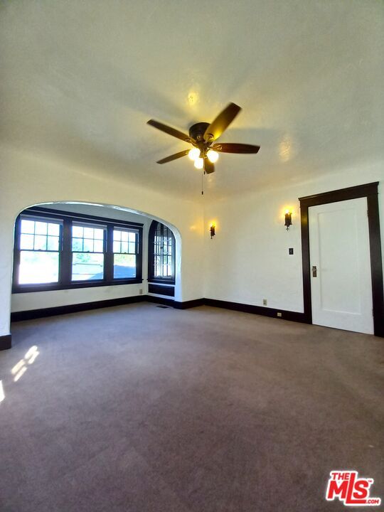 Building Photo - 2027 Addison Way