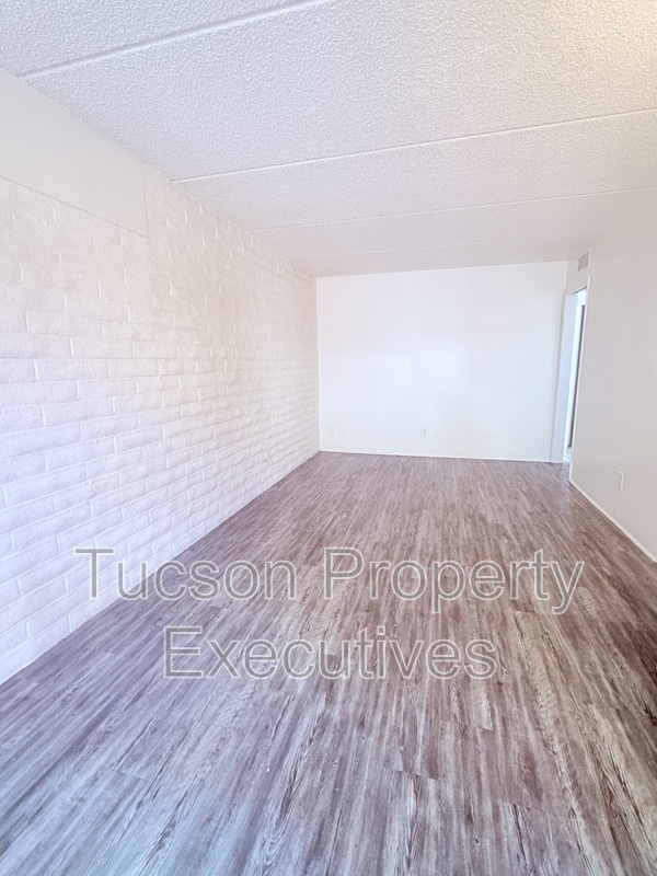 Building Photo - 20 N Leonora Ave