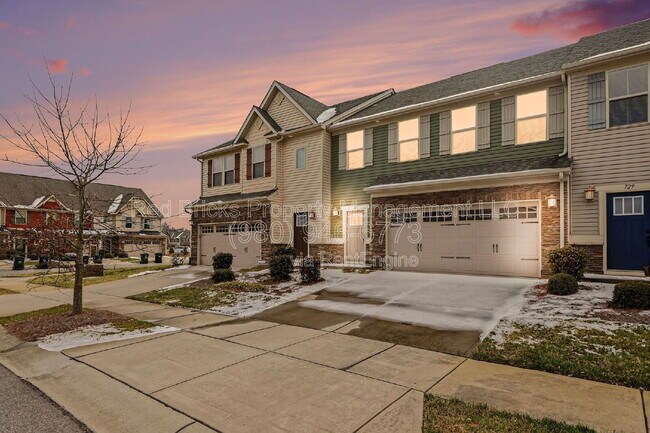 Building Photo - 727 Dynamo St NW