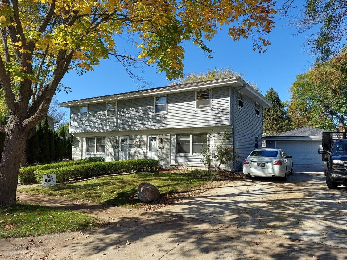 Townhouse - 5500 Rainbow Dr