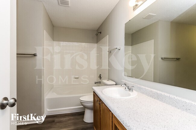 Foto del edificio - 6806 W Stansbury Blvd