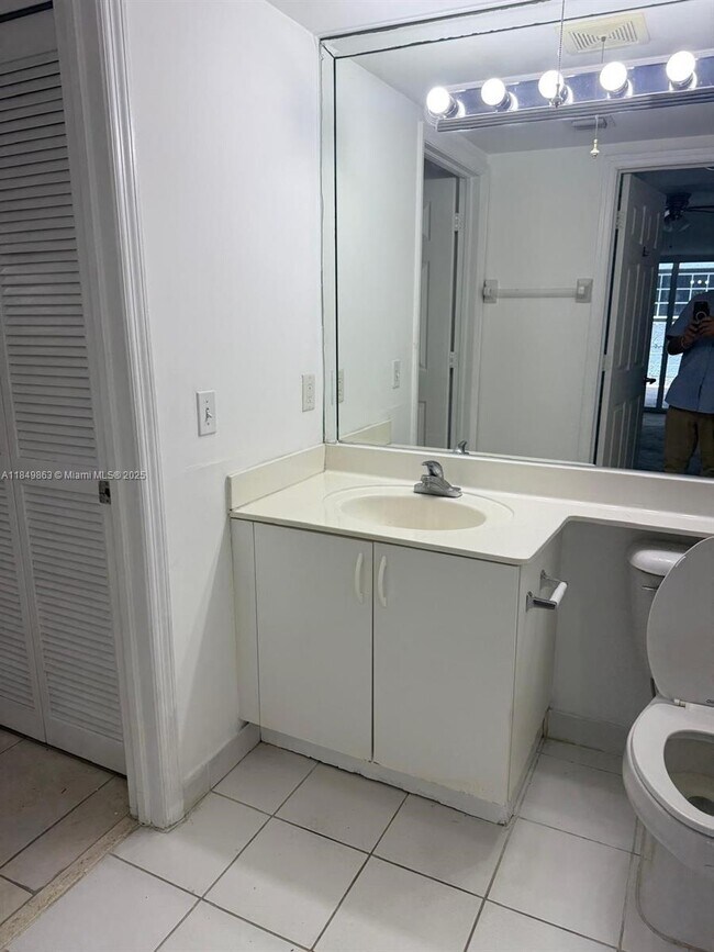 Foto del edificio - 2415 NW 16th St Rd