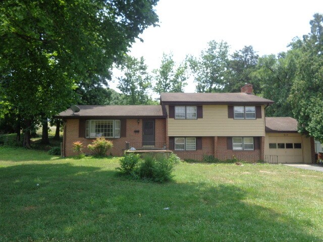 Primary Photo - 4049 Blue Springs Pkwy