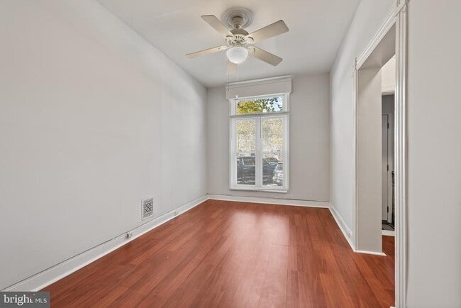 Building Photo - 733 S Conkling St