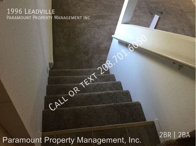 Building Photo - Close to Downtown, Two Story Town Home