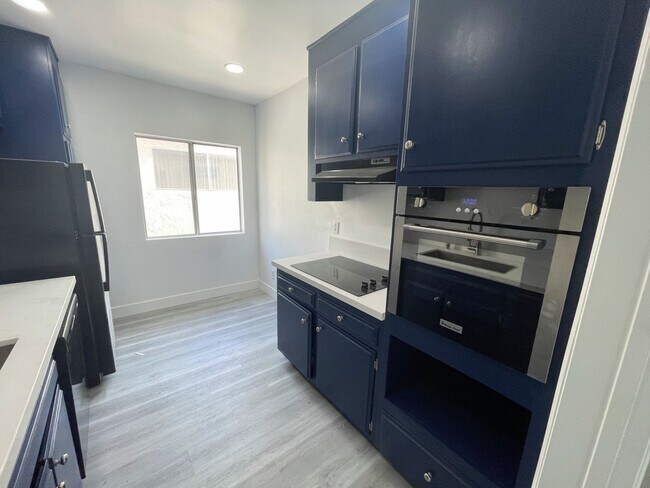 Building Photo - 1bd/1ba, Gorgeous, private unit with balcony, with parking in Sherman Oaks!