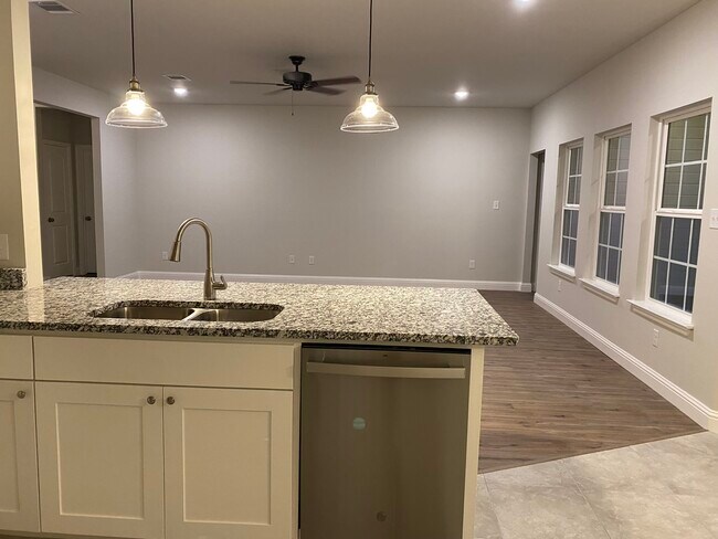 Open concept - 416 Grayson Ct