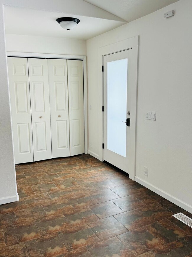 Foto del edificio - 2 bedroom 2 bath cabin close to hiking and biking trails