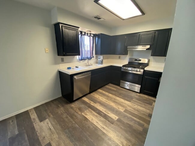 Building Photo - Cozy Home for rent in Hanford