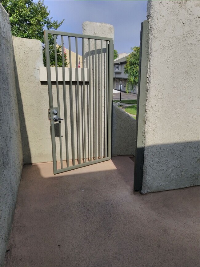 Private gated entrance. - 18681 Maplewood Cir